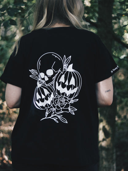 Pumpkins, Skulls & Roses - T-Shirt